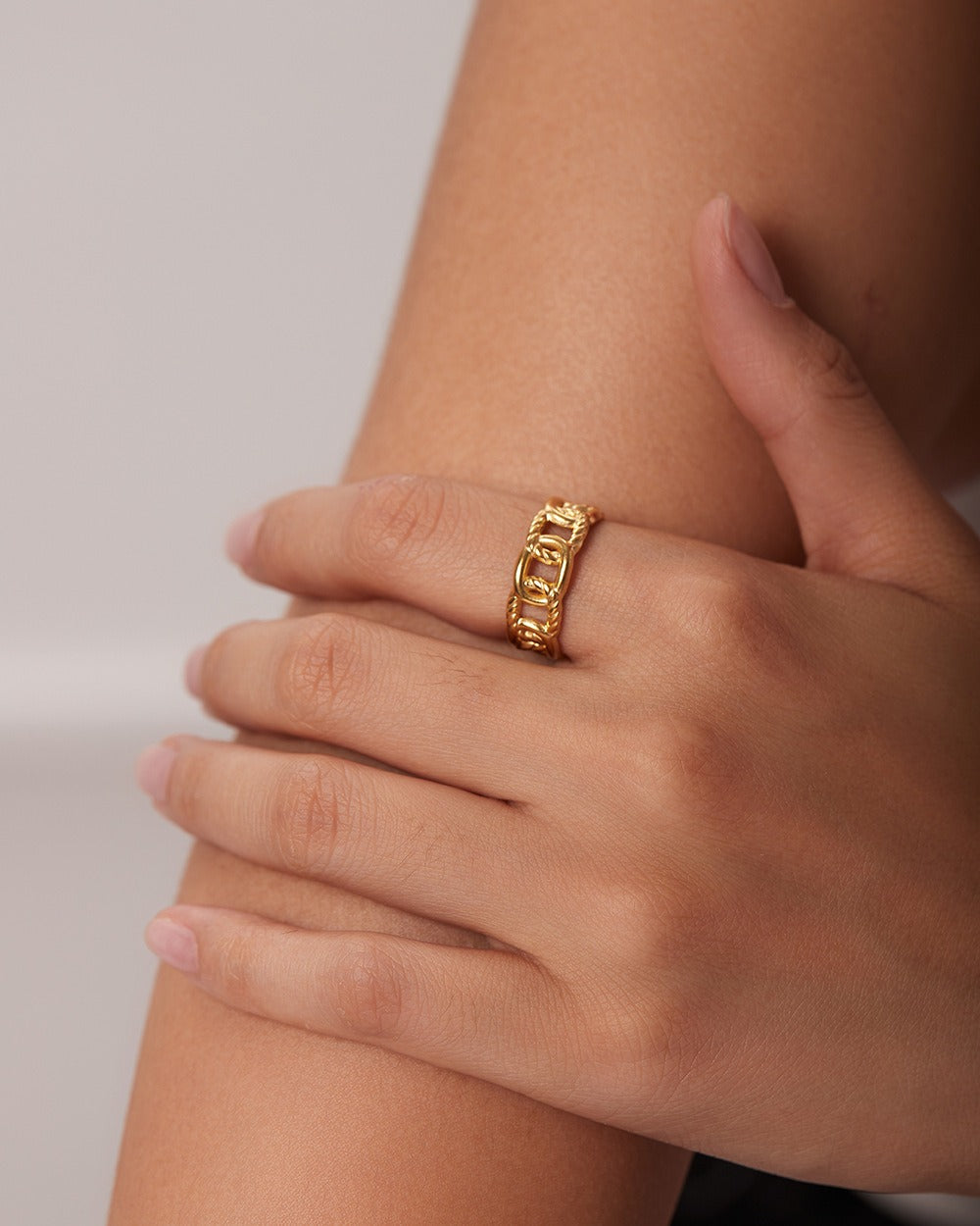 18K gold light luxury titanium steel ring Vera Lux