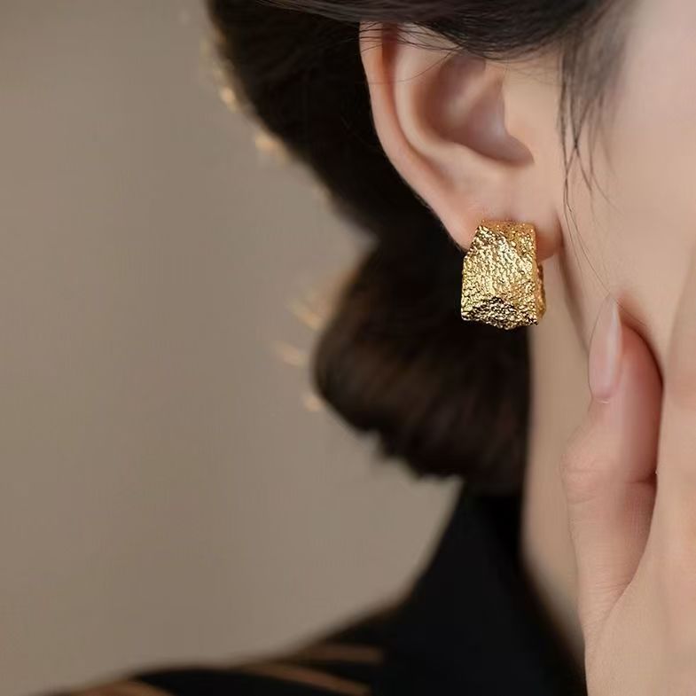 Bold Unique C-shaped Earrings, New Chinese Retro Style, Elegant Lady Hot Sell Studs Vera Lux