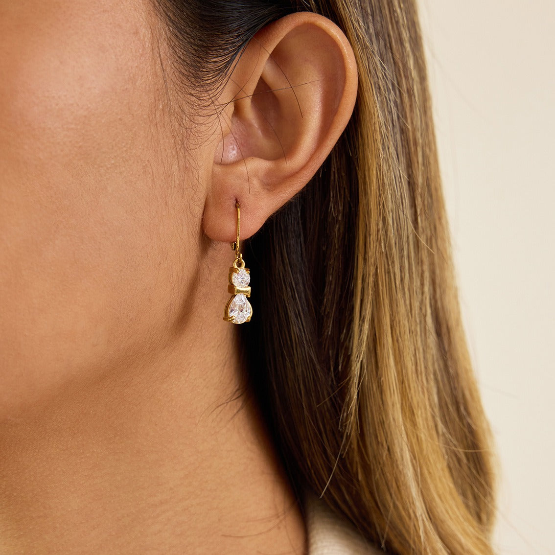 18K gold plated, lightweight and luxurious cat-shaped earrings with zircon stones. Vera Lux