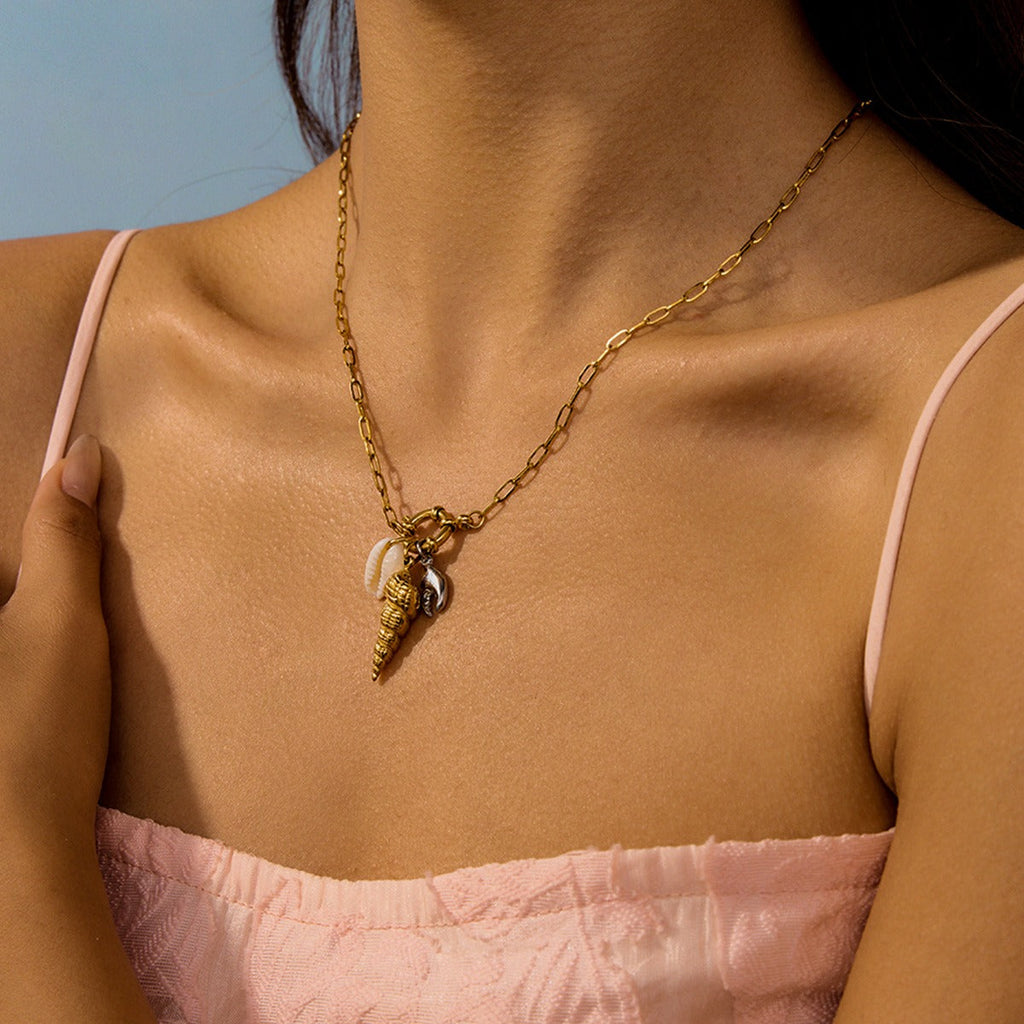18K Gold Conch Shaped Fashion Necklace Vera Lux