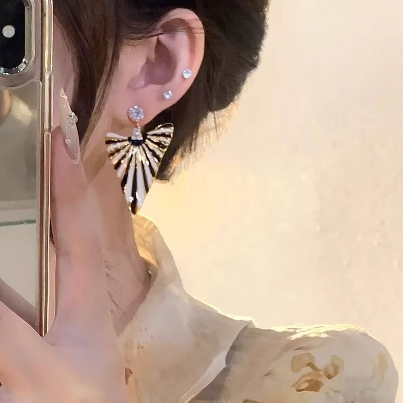 European Style Contrast Color Earrings, Luxurious Goddess Look, Niche Retro High-end Accessories Vera Lux