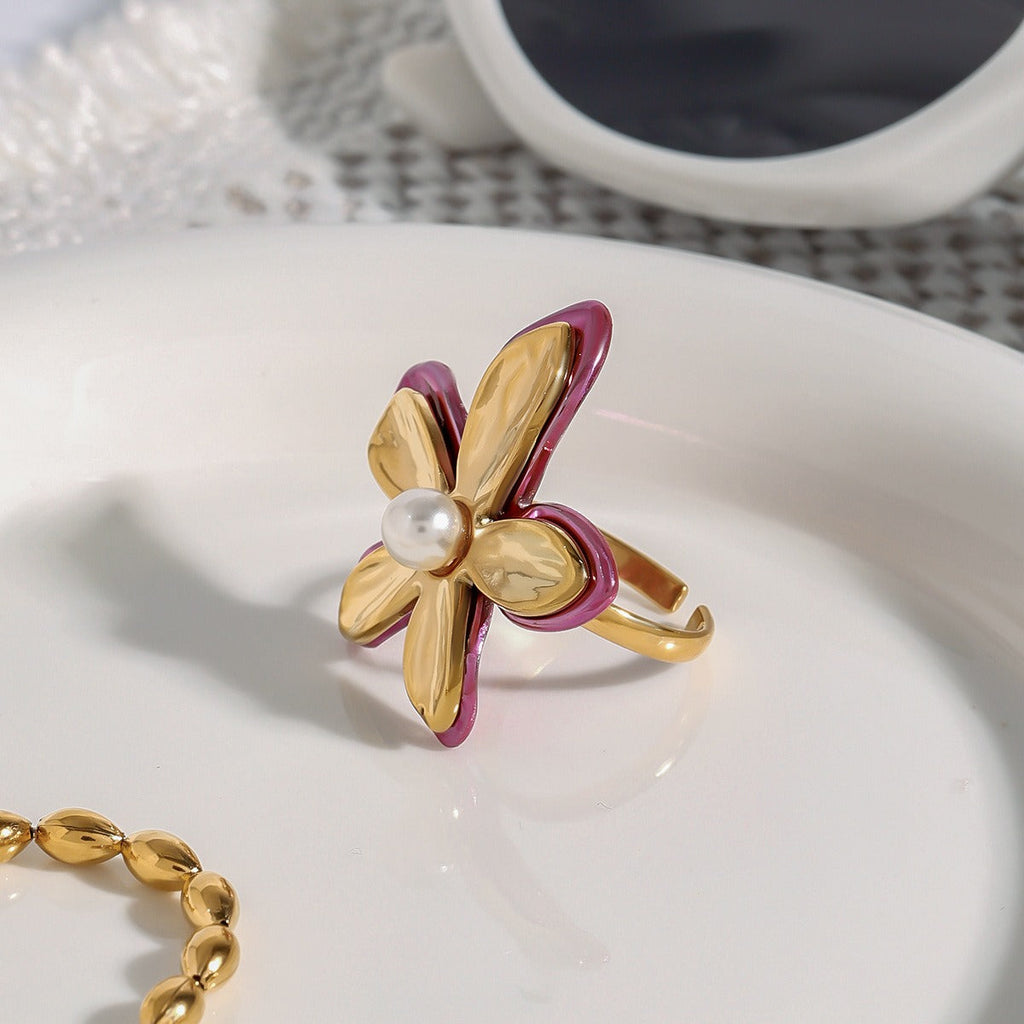 18K gold flower-shaped inlaid pearls exquisite design noble ring Vera Lux