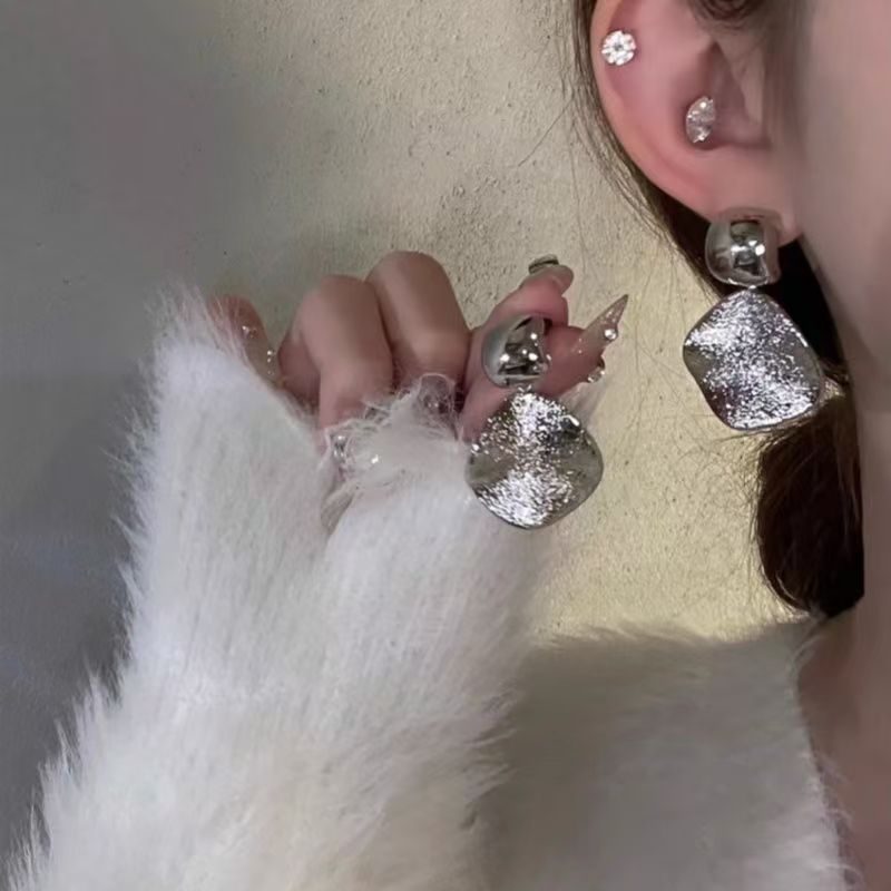 Street Style Round Metal Earrings, European American Minimal Cold Retro Jewelry Vera Lux