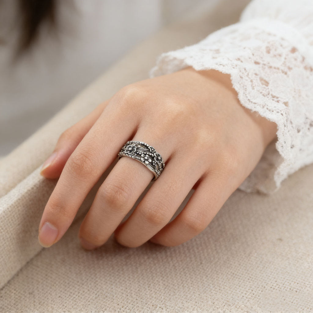 Retro Hollow Carved Ring For Women Distressed Vintage Style Vera Lux
