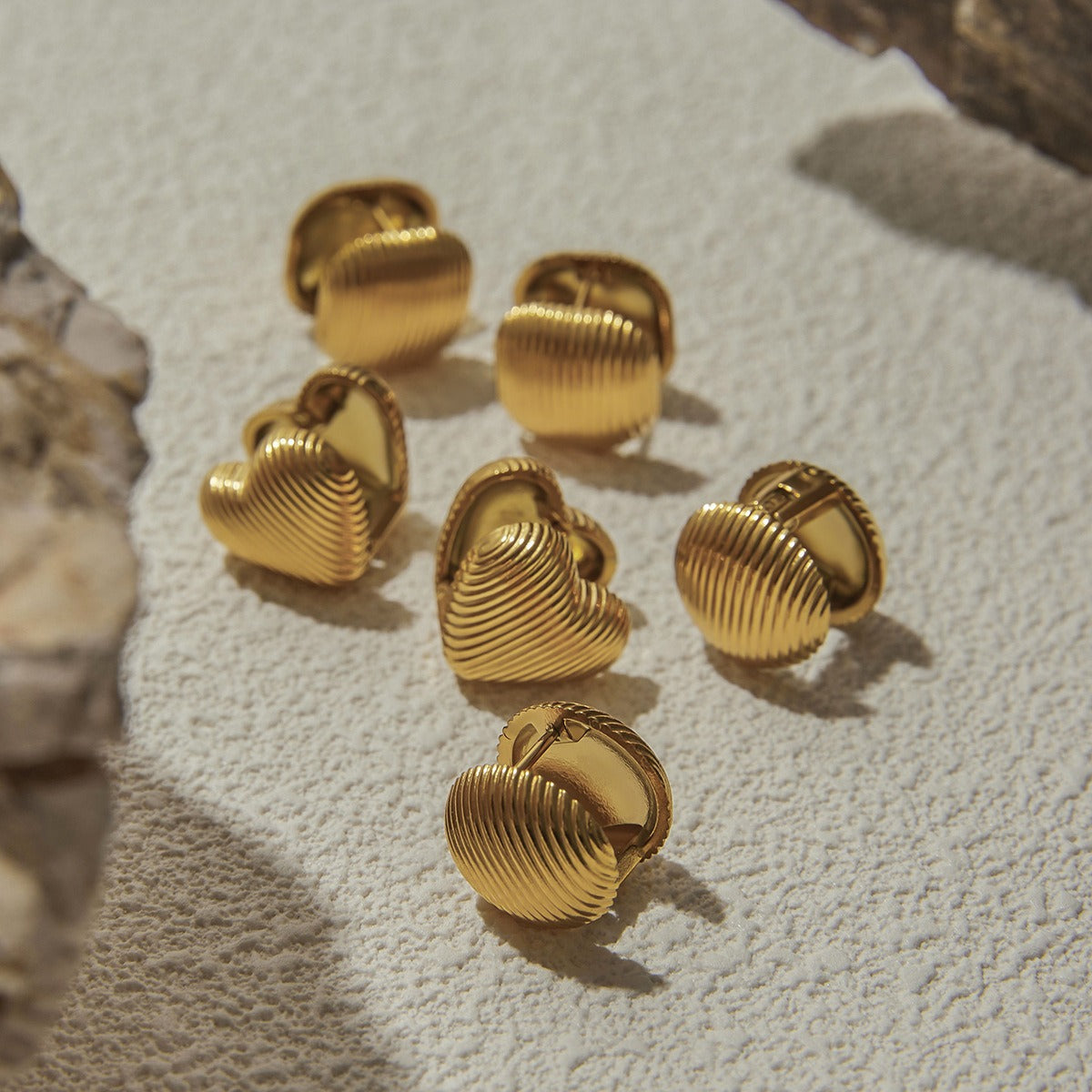 18K gold heart-shaped earrings with textured design, simple and fashionable Vera Lux
