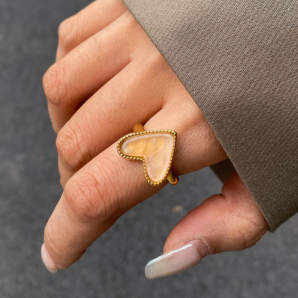 18K gold heart-shaped ring with textured design Vera Lux