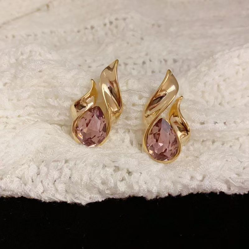 2026 Metal Teardrop Stud Earrings, European Retro Light Luxury Jewelry Vera Lux