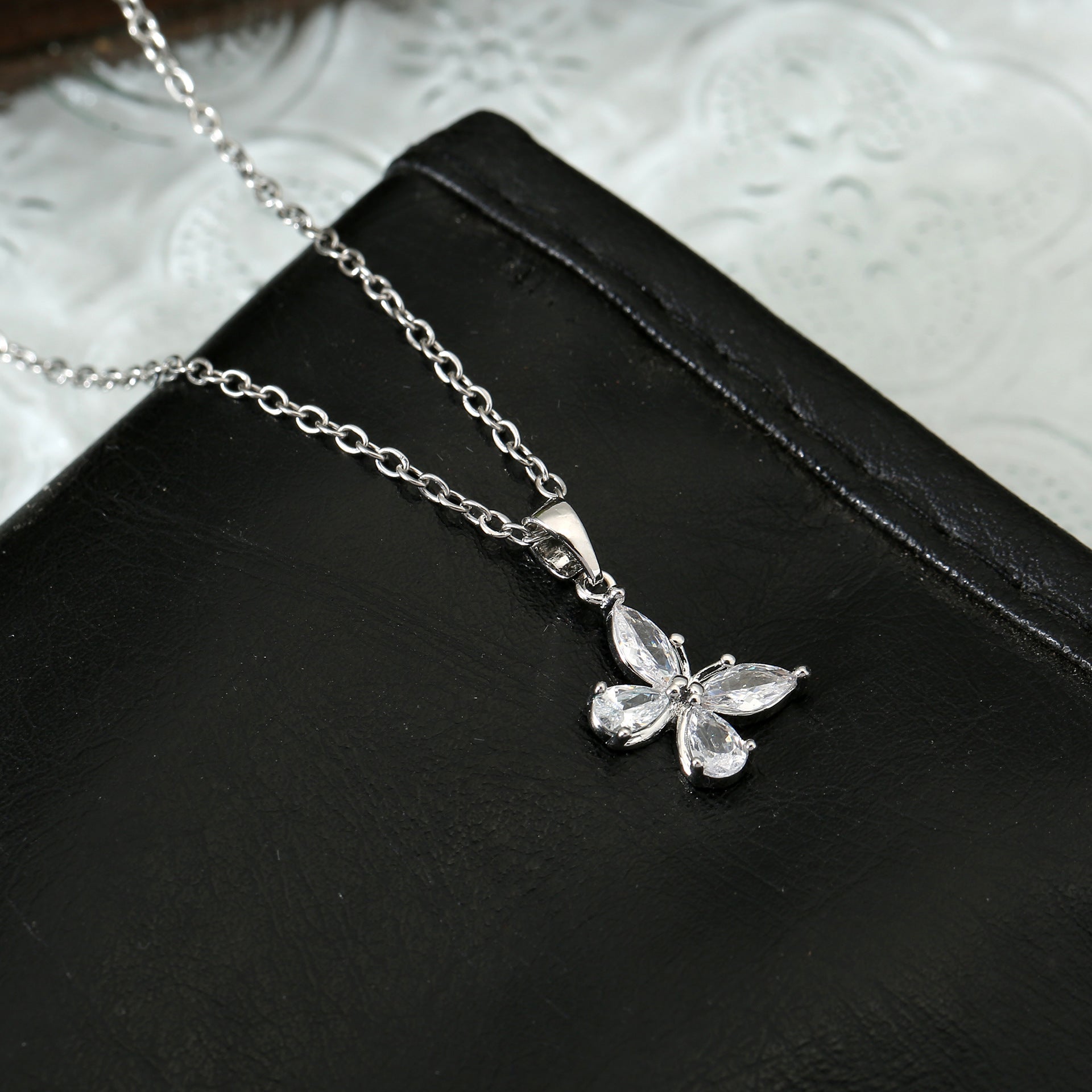 Niche Design Light Luxury Collarbone Chain For Women Vera Lux