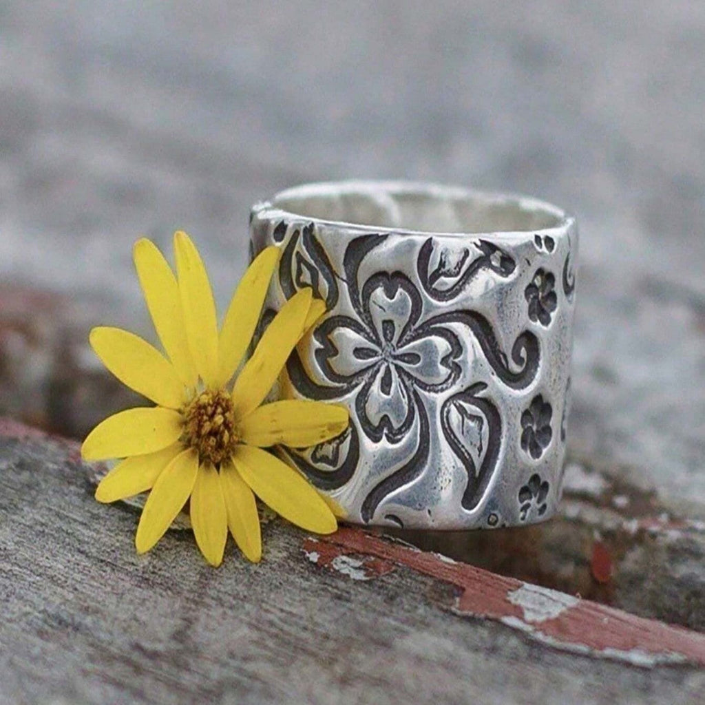 Carved High-end Chic Niche Hand Jewelry Ring Vera Lux