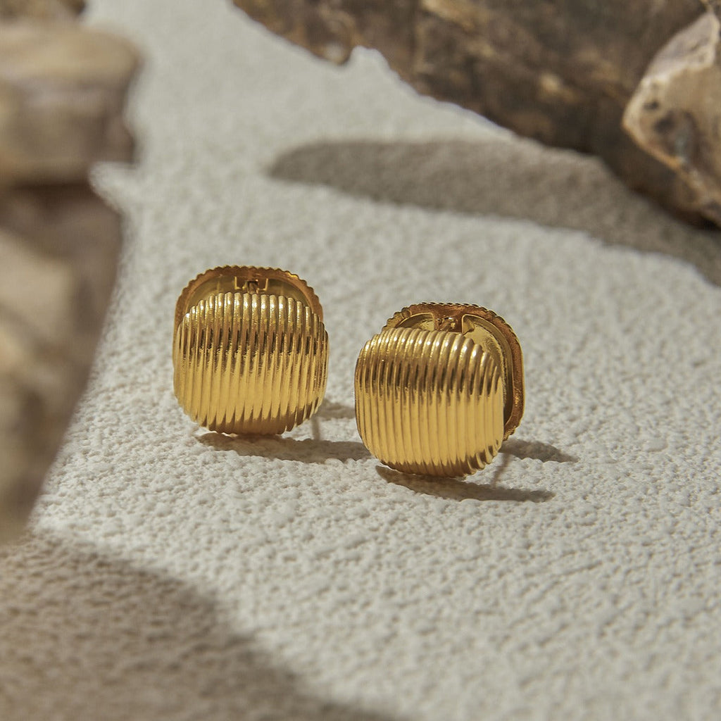 18K gold arc-shaped square with vertical stripes design exquisite and simple earrings Vera Lux