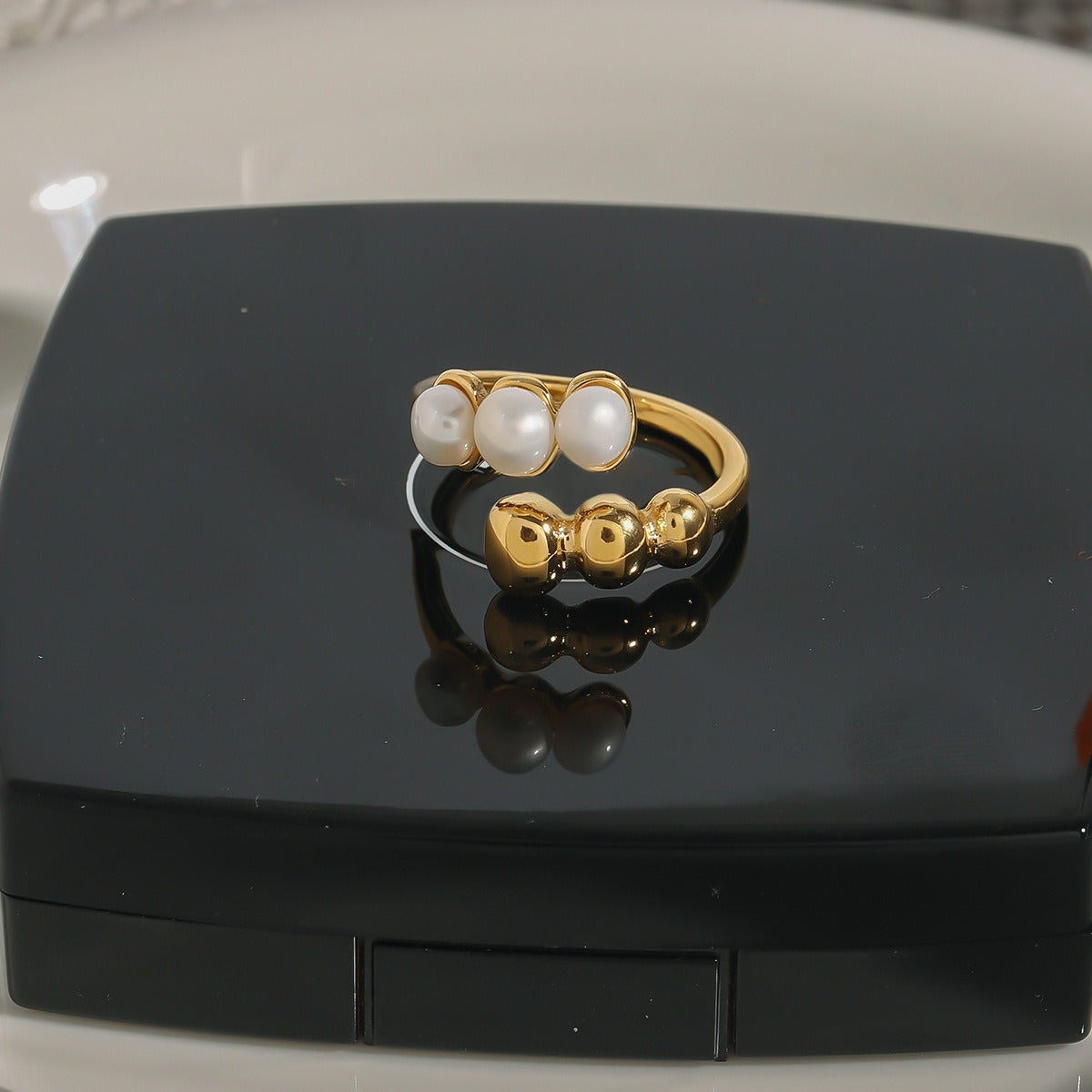 18K gold round bead-shaped pearl inlaid open ring with exquisite design Vera Lux