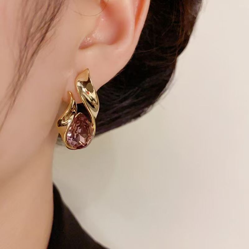 2026 Metal Teardrop Stud Earrings, European Retro Light Luxury Jewelry Vera Lux