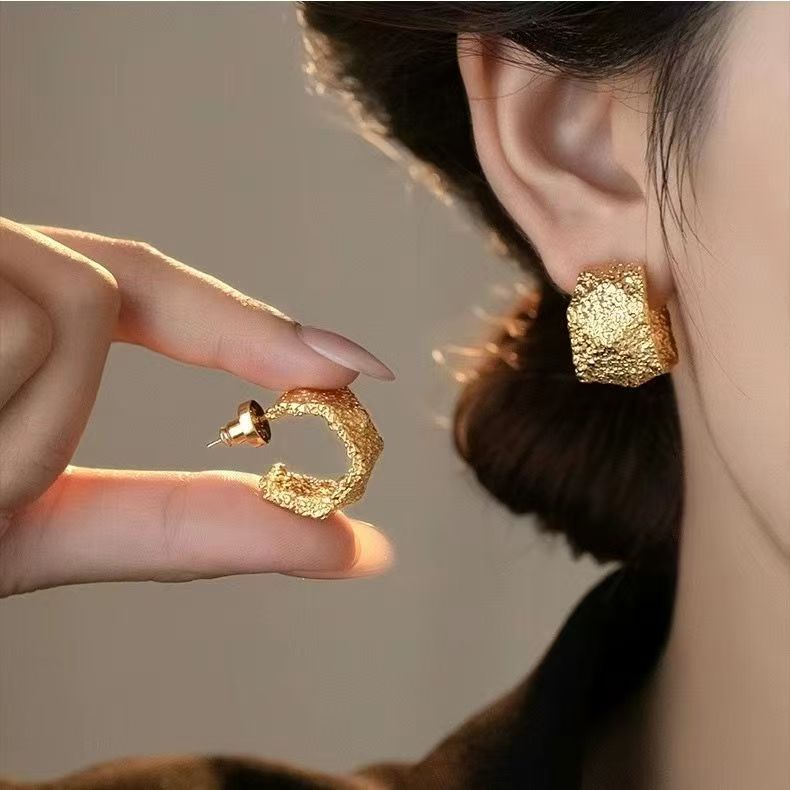 Bold Unique C-shaped Earrings, New Chinese Retro Style, Elegant Lady Hot Sell Studs Vera Lux