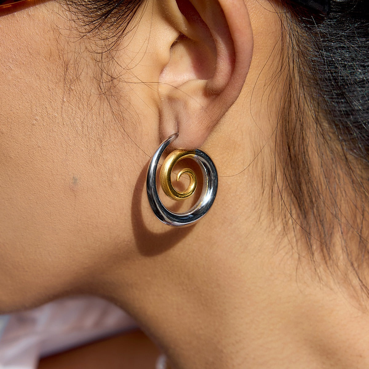 18K gold-plated threaded titanium steel earrings Vera Lux