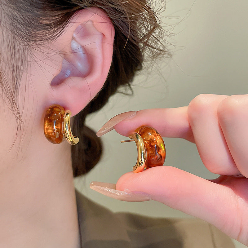 Vintage Amber Resin Gold Hoop Earrings For Women, Trendy 2026 Maillard Style Chunky Gold & Brown Resin C-Shaped Hoops, Lightweight Fashion Ear Jewelry Vera Lux