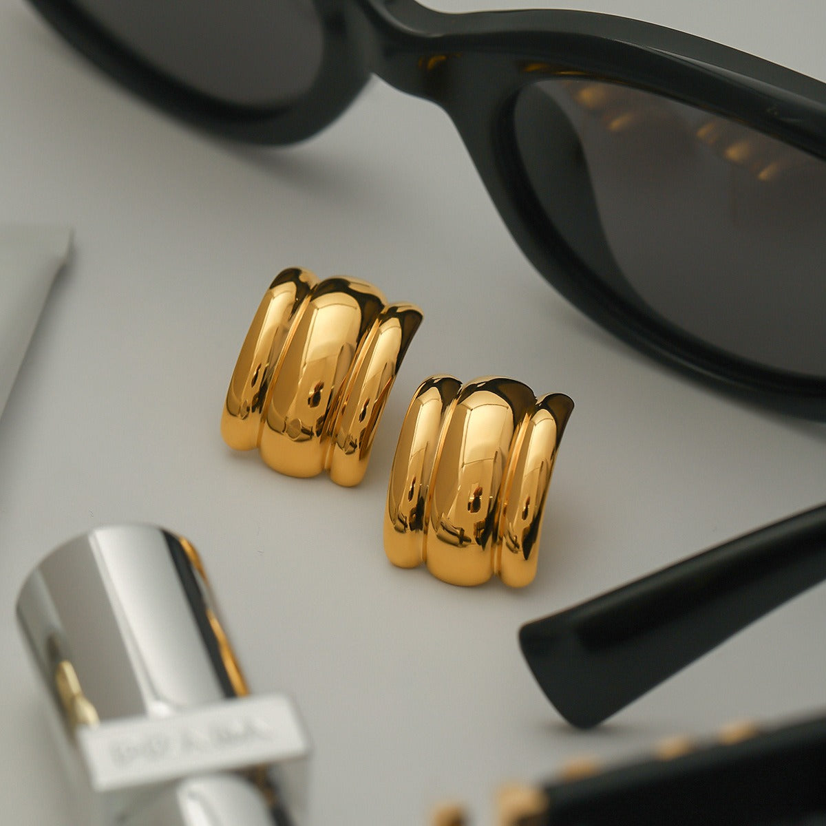 18k gold C-shaped wide face with striped design, fashionable and simple earrings Vera Lux