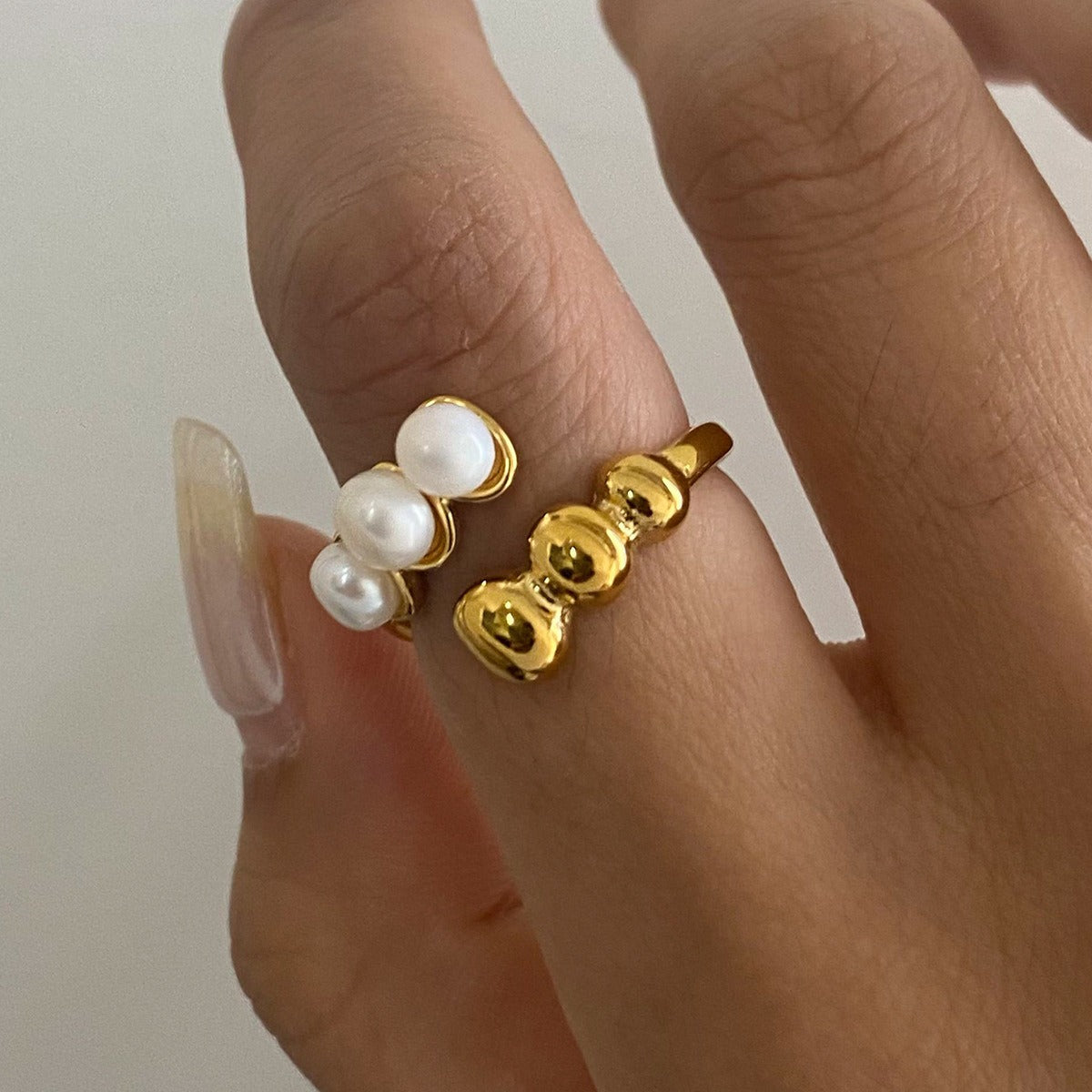 18K gold round bead-shaped pearl inlaid open ring with exquisite design Vera Lux