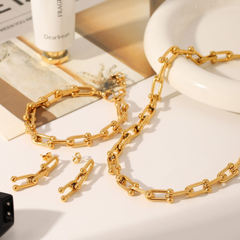 18k gold horseshoe chain bracelet and earrings Vera Lux