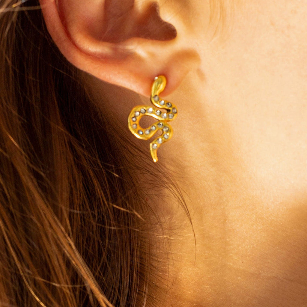 18K gold snake-shaped diamond-studded earrings with exquisite design Vera Lux