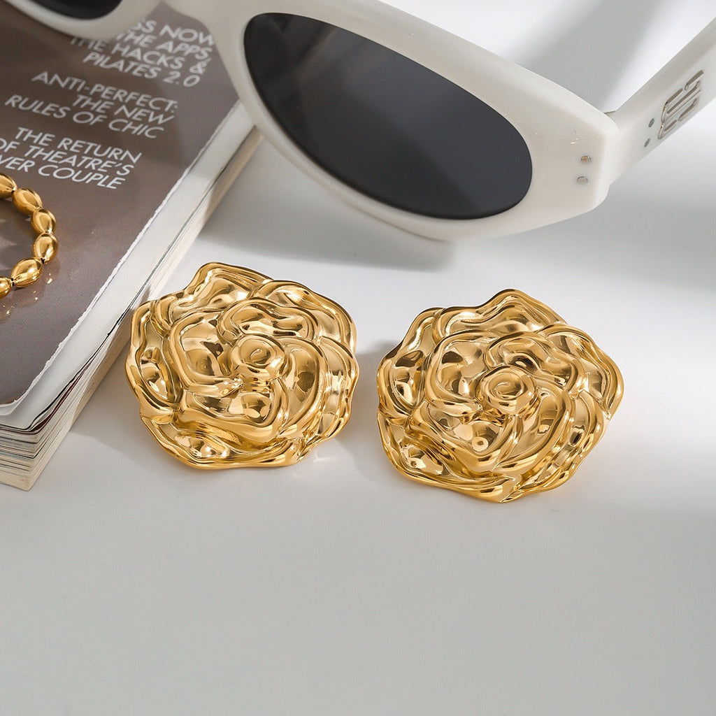18K gold flower-shaped earrings with textured design Vera Lux