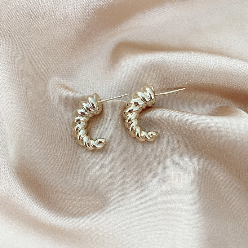 Ladies Elegant Small Heart Gold Stud Earrings No Need Take Off At Night Jewelry Vera Lux