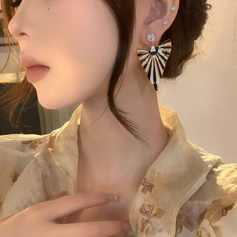 European Style Contrast Color Earrings, Luxurious Goddess Look, Niche Retro High-end Accessories Vera Lux