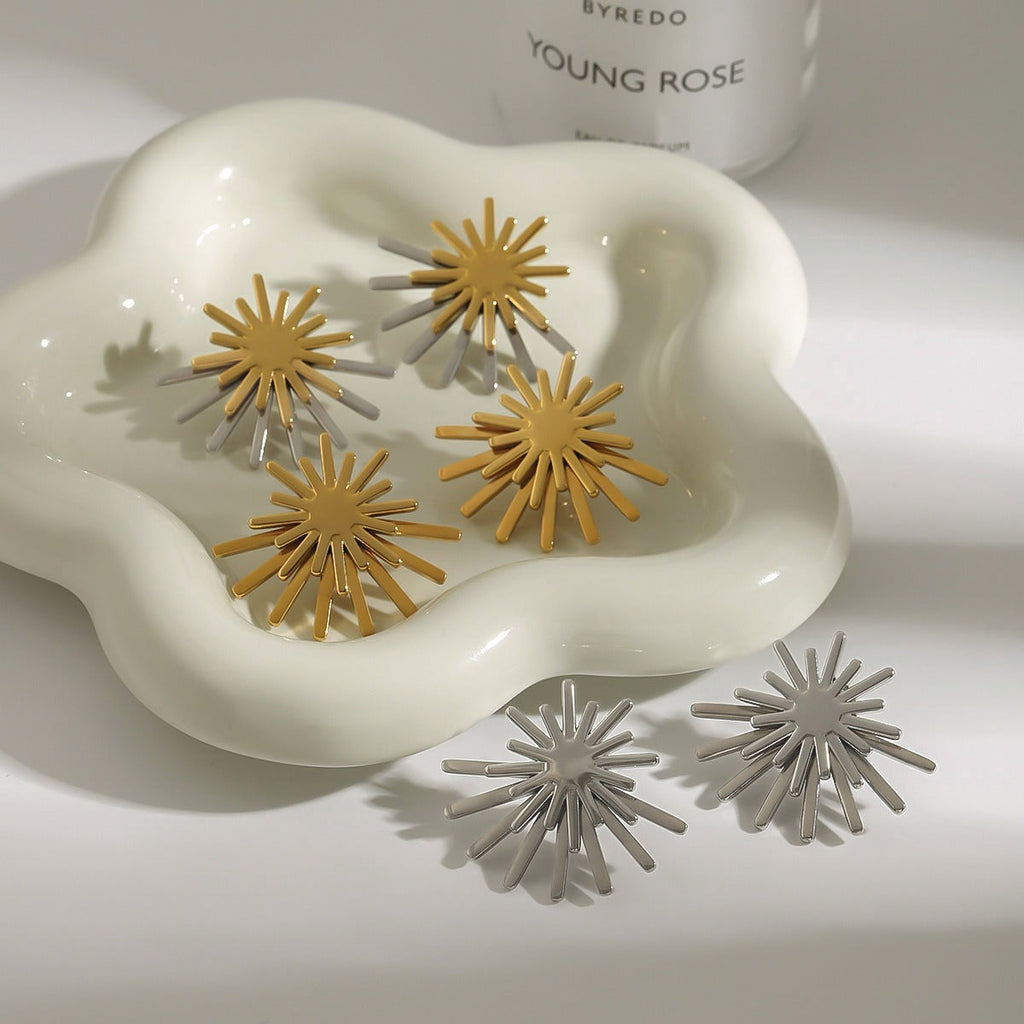 18K gold sun-shaped earrings with simple and elegant design Vera Lux