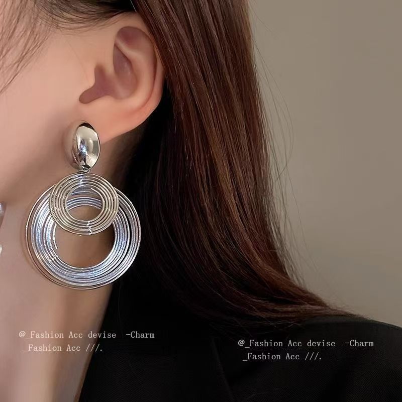 Metal Round Hoop Earrings, European American Cold Style, Bold Niche Hot Sale Jewelry Vera Lux