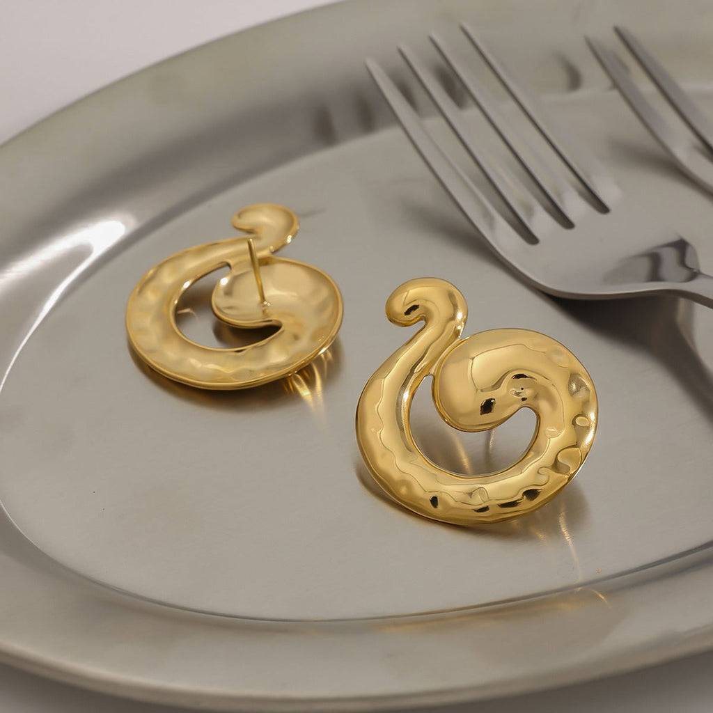 18K gold snake shape with hammer pattern design simple and unique earrings Vera Lux