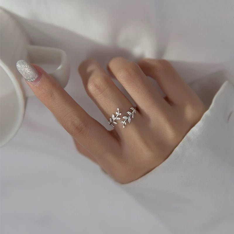 Fashion Minimalist Leaf Ring, INS Trend, Adjustable Open Band, Elegant High-End Index Finger Ring Vera Lux