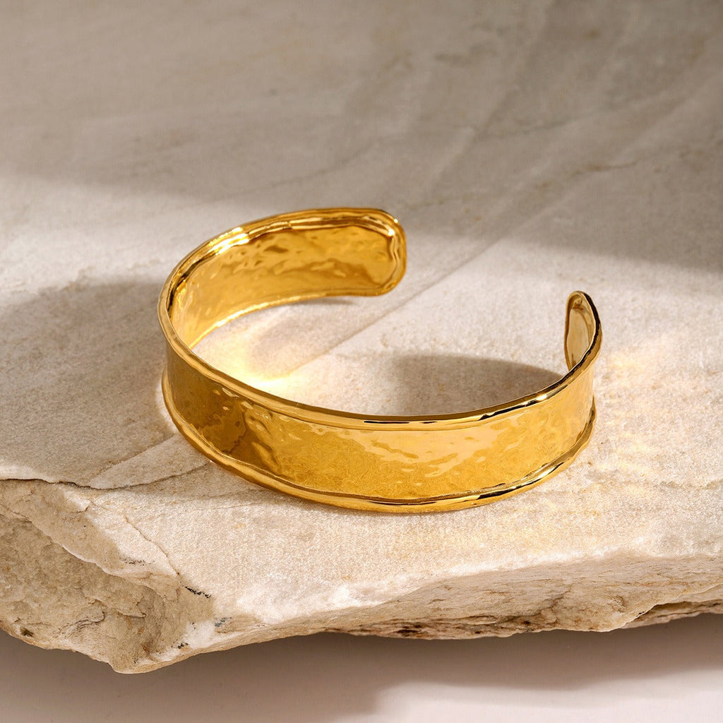 18K gold earrings, rings, and bracelets for a luxurious and high-end look Vera Lux