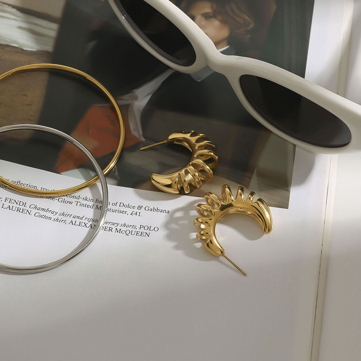 18k gold crescent-shaped earrings with hollow design, trendy and personalized Vera Lux