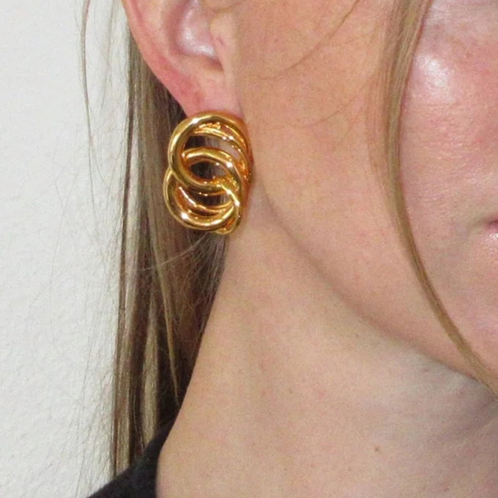 18K gold ring-shaped interlocking earrings with simple personality Vera Lux