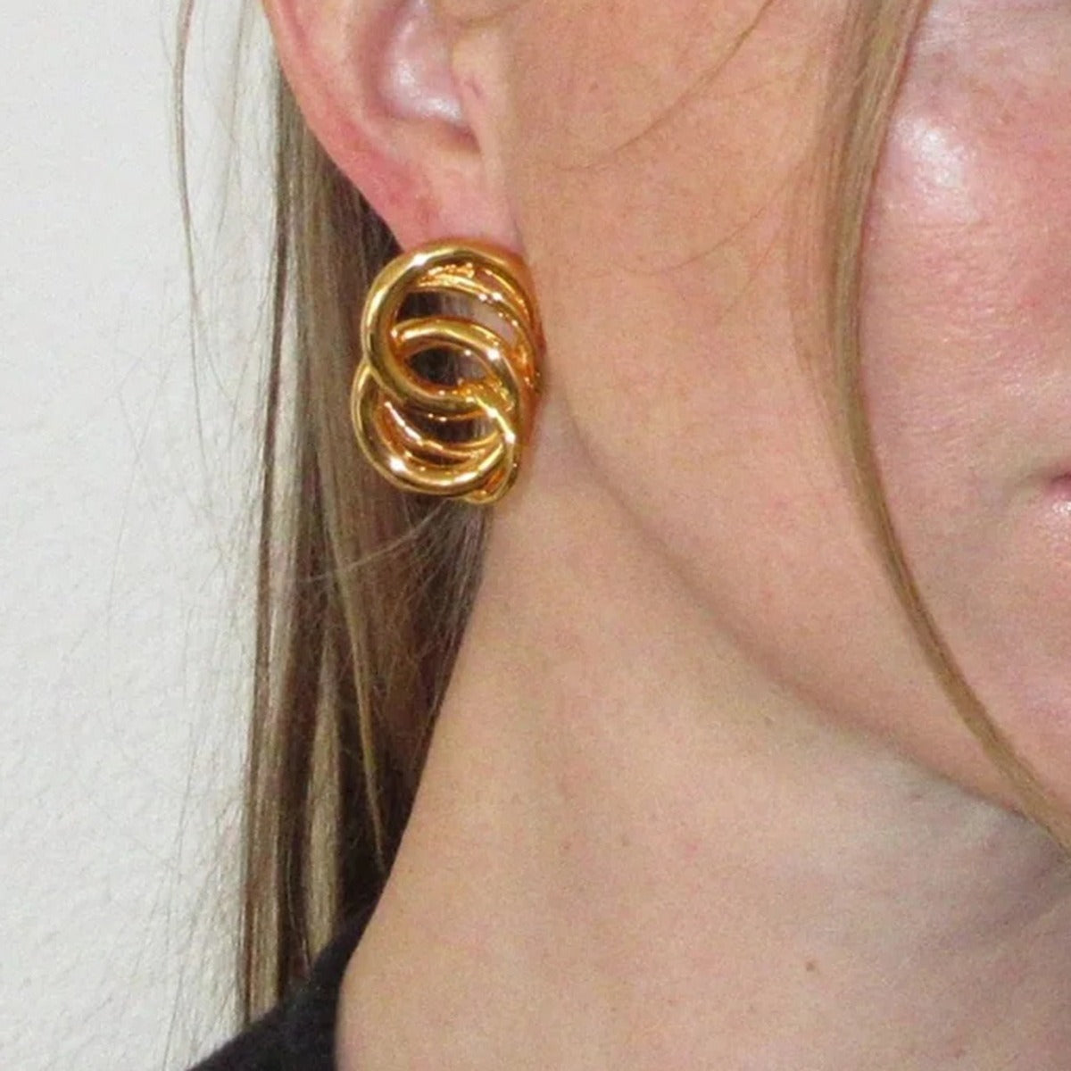 18K gold ring-shaped interlocking earrings with simple personality Vera Lux