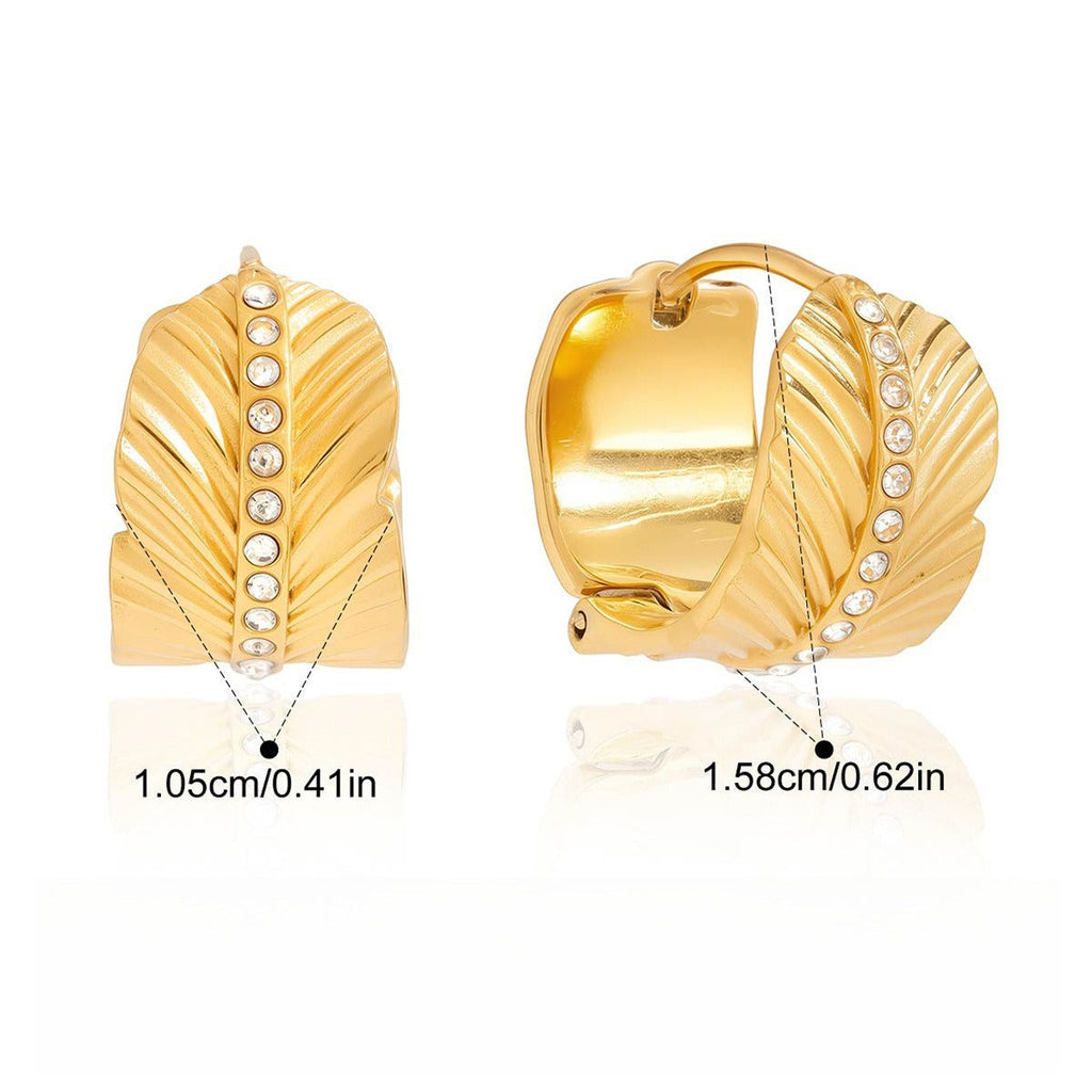 18K gold leaf-patterned stud earrings with white diamonds Vera Lux