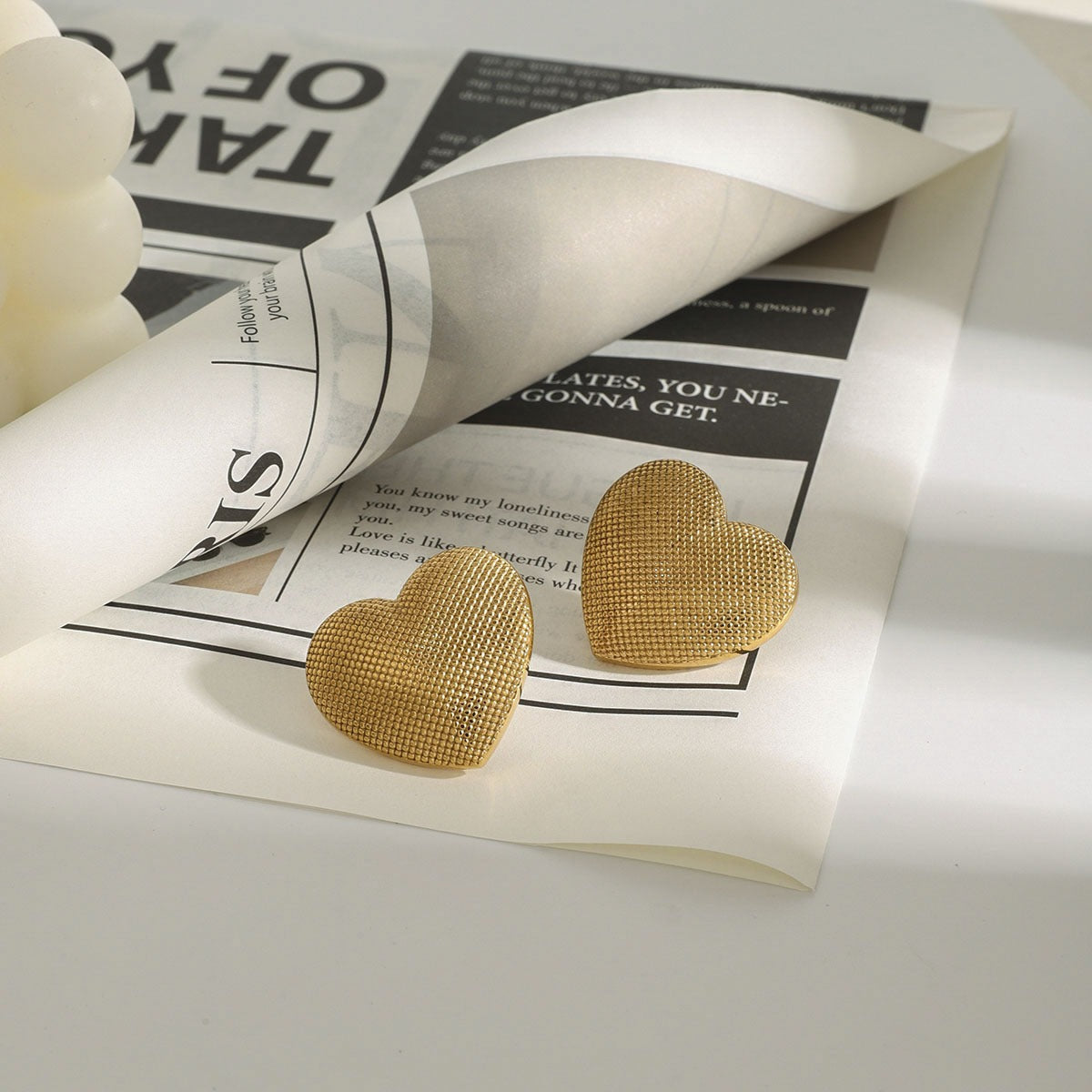 18k gold heart-shaped earrings with grainy design Vera Lux