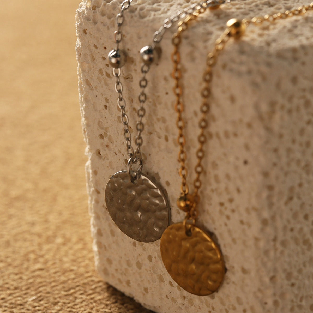 18K Gold Wind-Indented Round Necklace Vera Lux