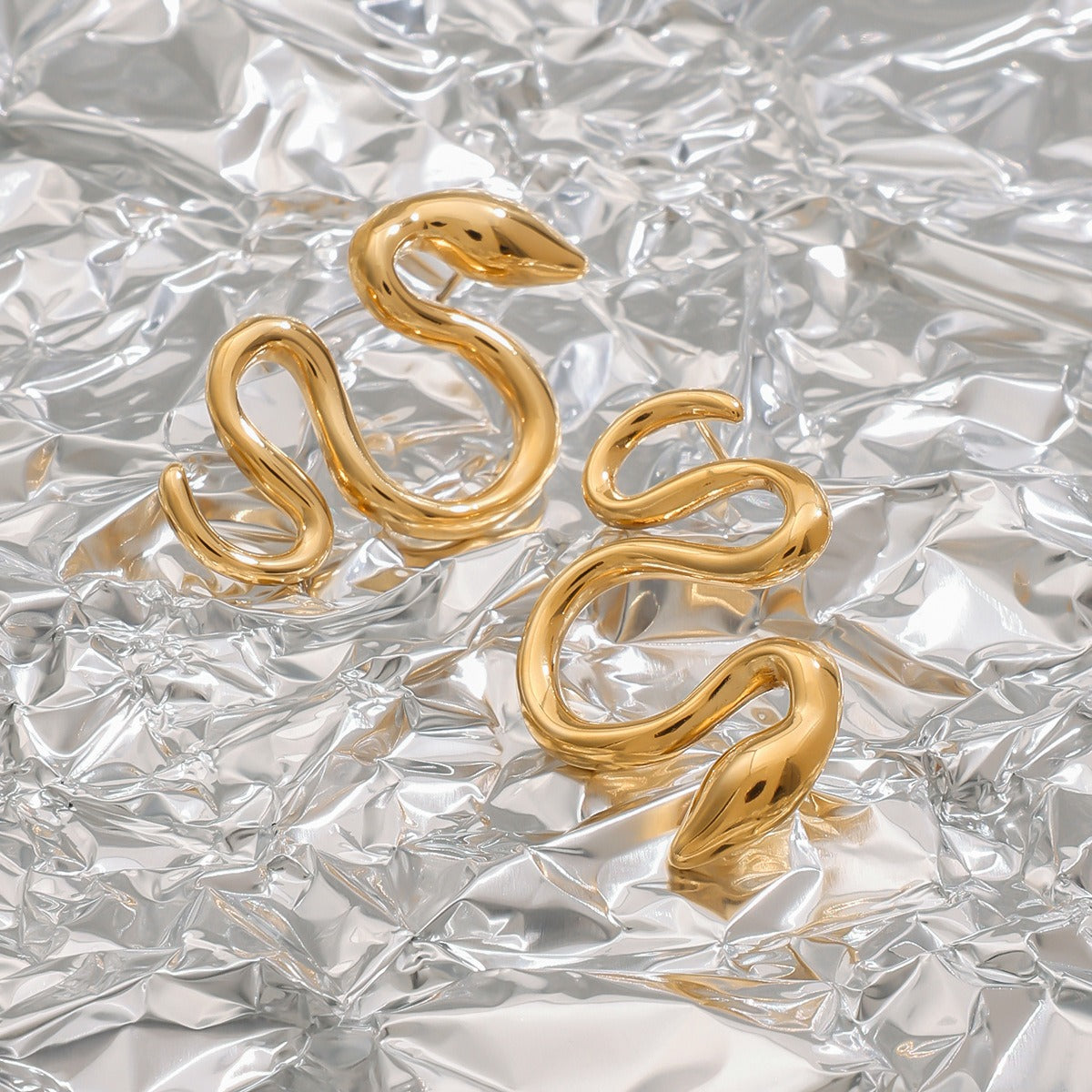 18K gold snake-shaped design trendy and personalized earrings Vera Lux