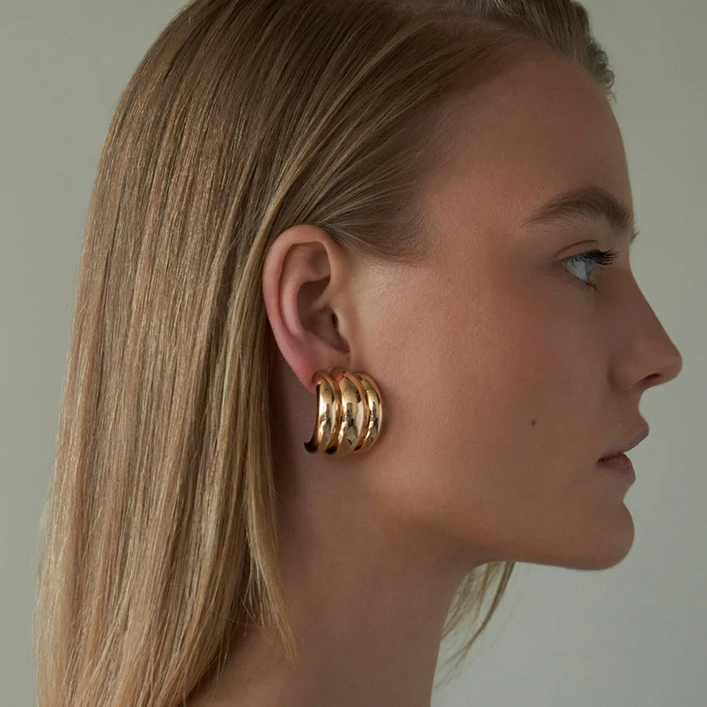 18k gold C-shaped wide face with striped design, fashionable and simple earrings Vera Lux