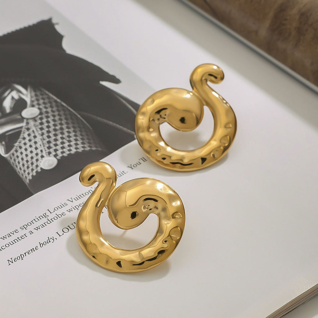 18K gold snake shape with hammer pattern design simple and unique earrings Vera Lux